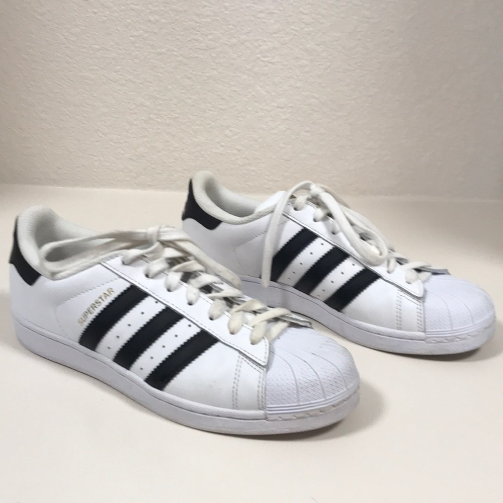 Women’s adidas superstar shoes. Size 8.5